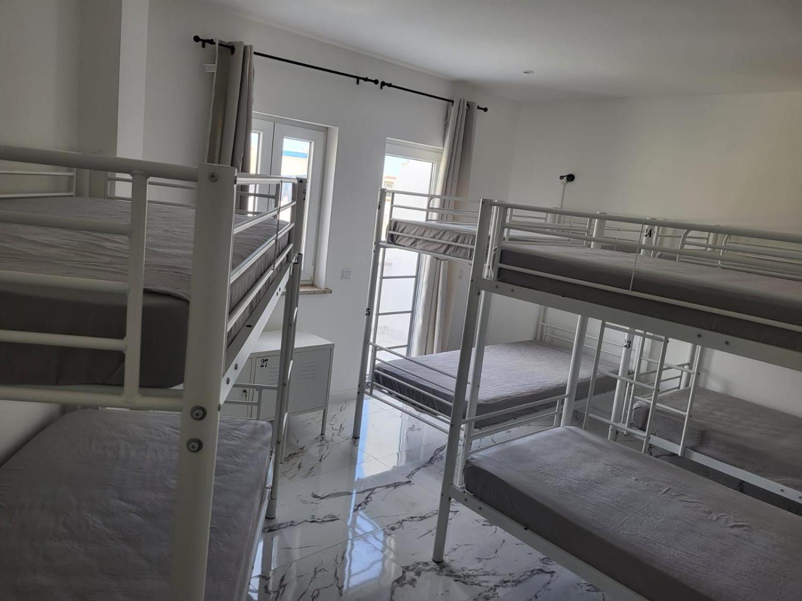 Habitación Compartida Mixta de 8 camas