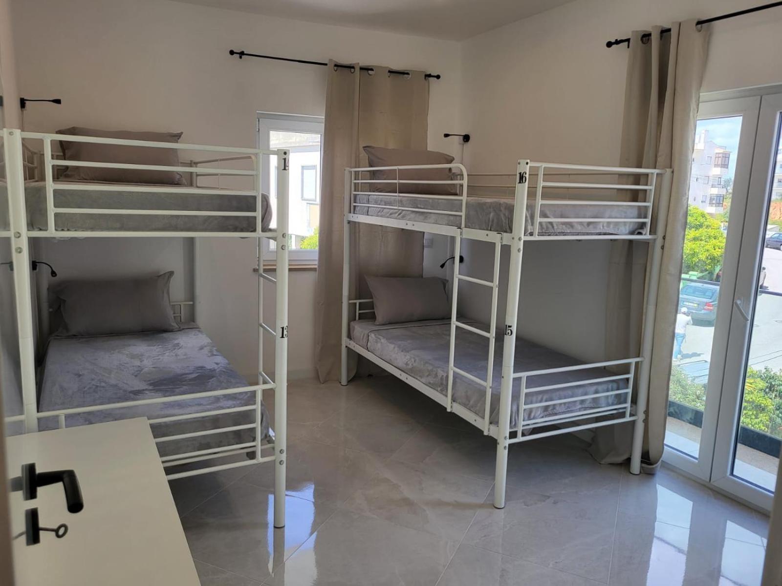 Habitación compartida de 4 camas para hombres